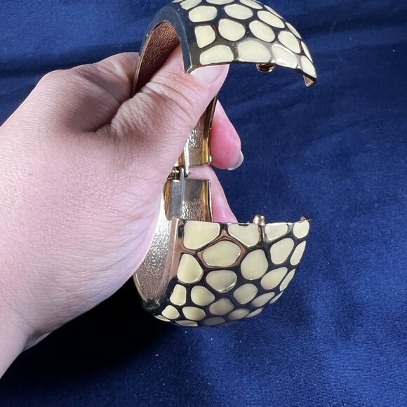 Yellow Enamel Cuff Bangle Bracelet With Gold-Tone Metal Accents & Textured Inter - Picture 3 of 3